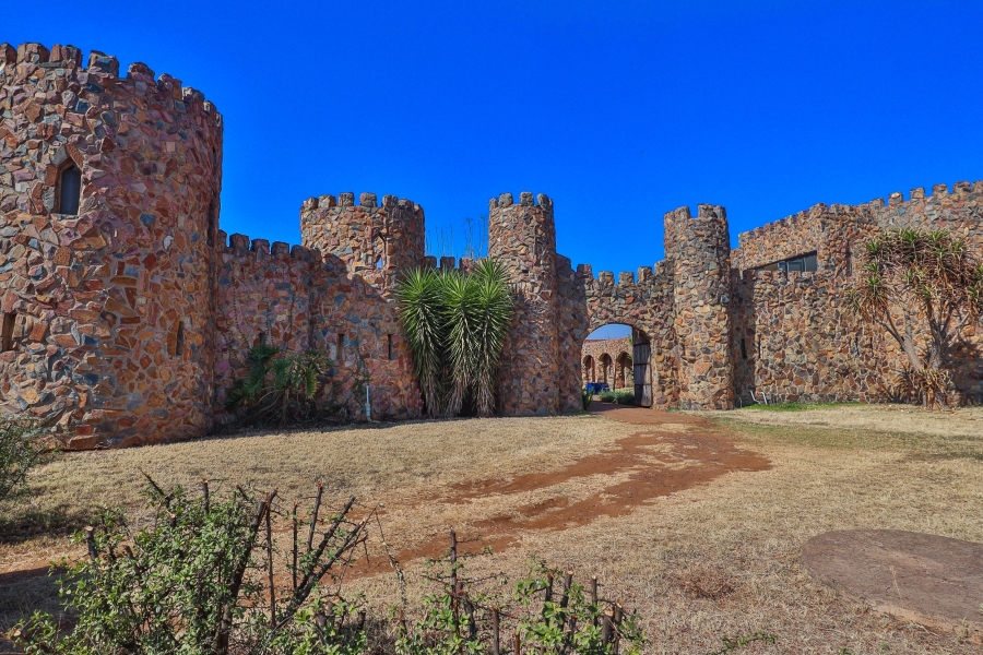 8 Bedroom Property for Sale in Rietfontein AH North West